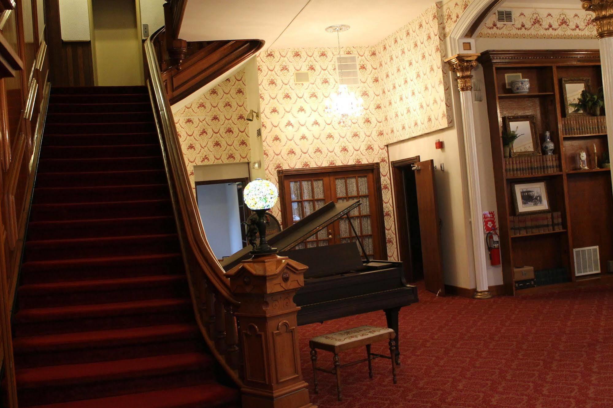 Decker Hotel & Bar Maquoketa المظهر الخارجي الصورة