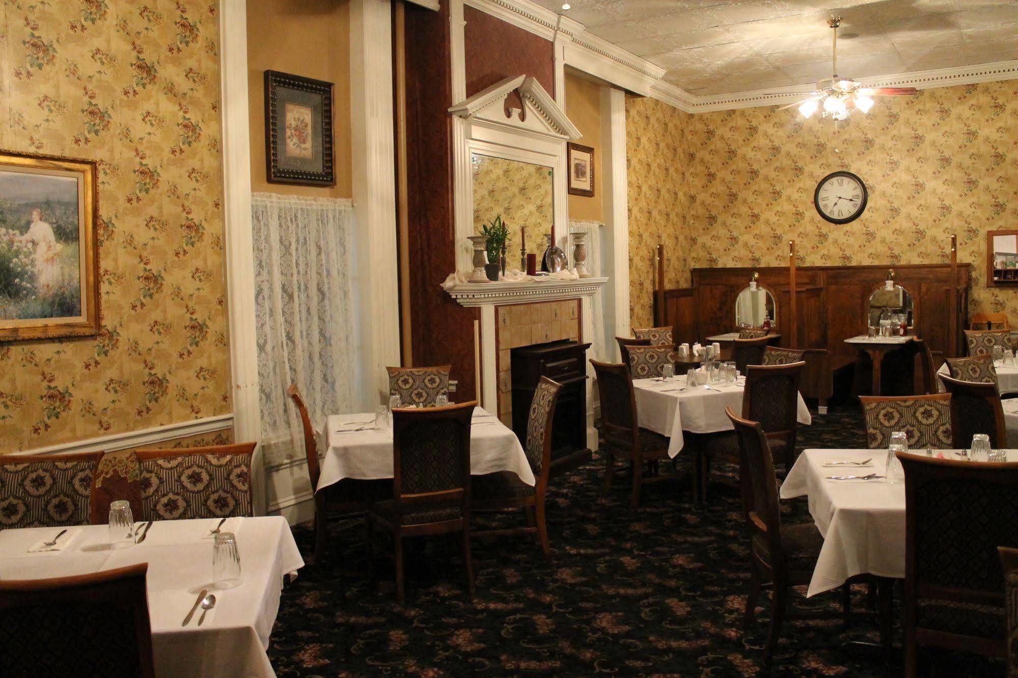 Decker Hotel & Bar Maquoketa المظهر الخارجي الصورة